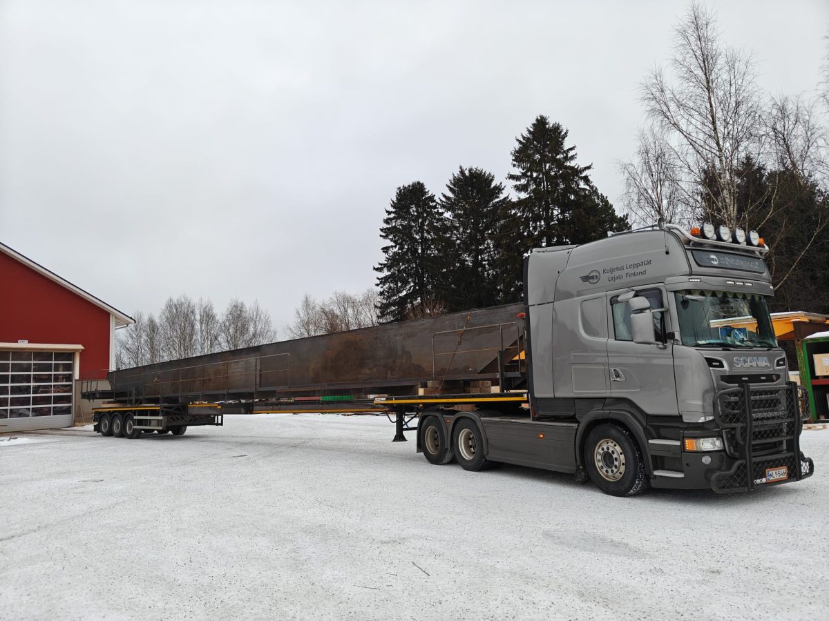 Pitkä erikoiskuljetus teräsrakenteen kuljetuksessa - Kuljetus Leppälät